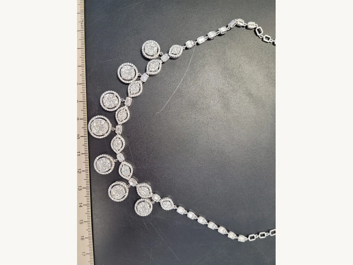 Collier diamant presente pour expertise et rachat a Basel